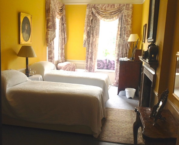 Room 6 - Yellow Bedroom